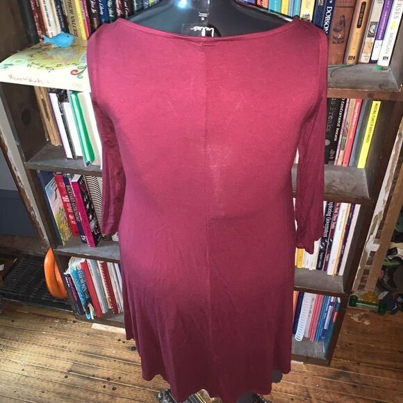 Lulu’s maroon knit flowy 3/4 length sleeve dress - Picture 2 of 3
